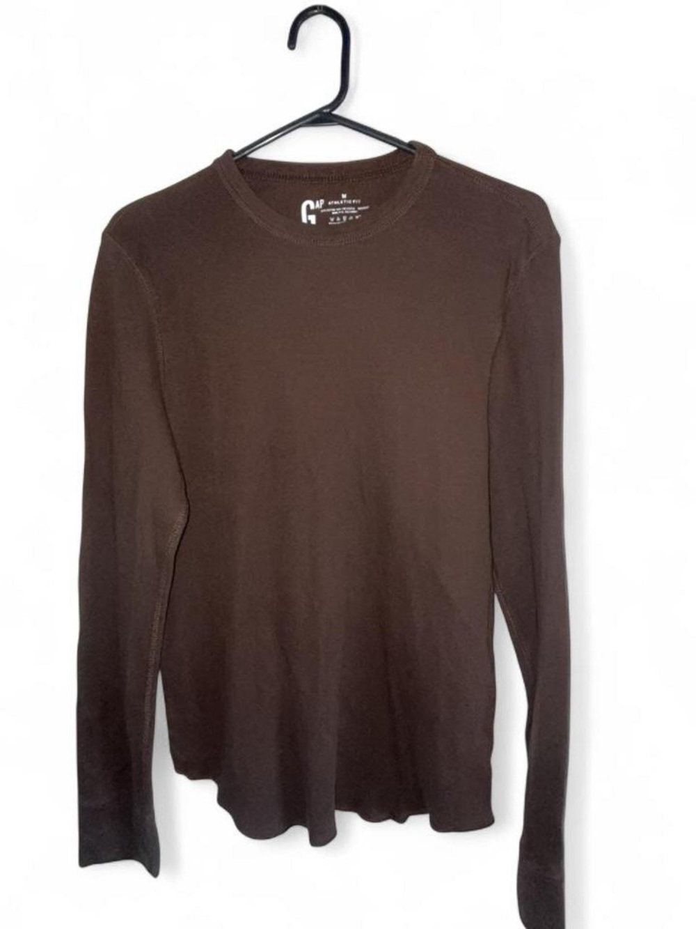 GAP Men’s Dark Brown Long-Sleeve Crewneck Tee